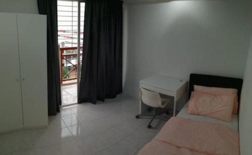 Full furnished medium room