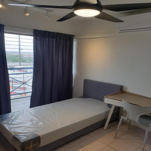 HELP Uni View Medium Room