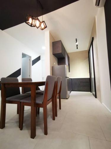 dining table (1) (1)